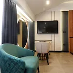 Grandeur Apartment