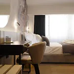 Apartment Grandeur