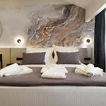 Apartment Grandeur *